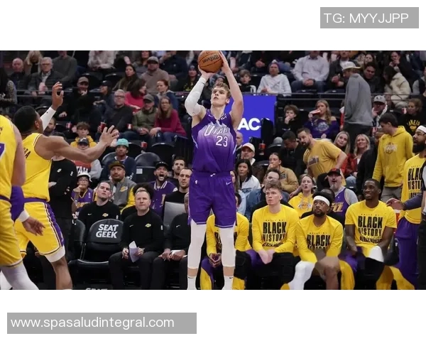 开拓者逆转爵士捍卫主场，惊险拿下关键胜利