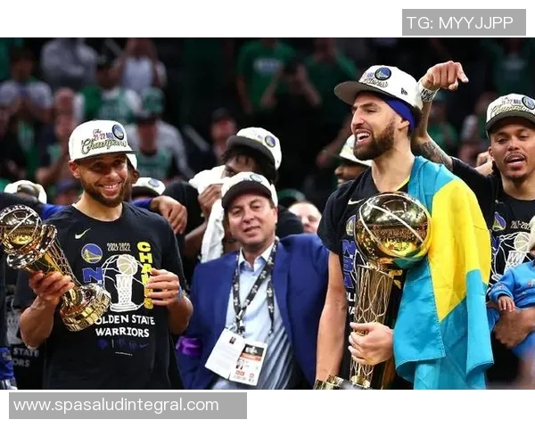 库里与汤普森合砍60分,勇士重夺总冠军宝座 库里与汤普森合砍60分,勇士重夺总冠军宝座