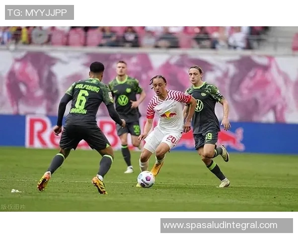 莱比锡红牛客场惨遭升班马奥格斯堡逆袭，遭遇联赛首败